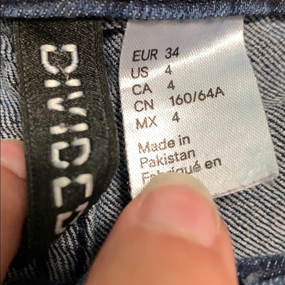 H&M Acid Wash High Waist Cuffed Jean Shorts - Picture 5 of 6